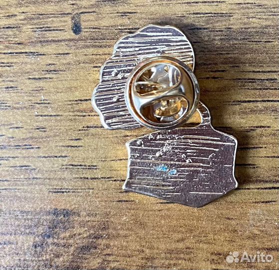 Эмалированные значки