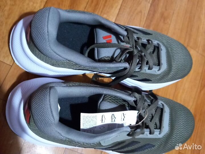 Беговые кроссовки Adidas Response