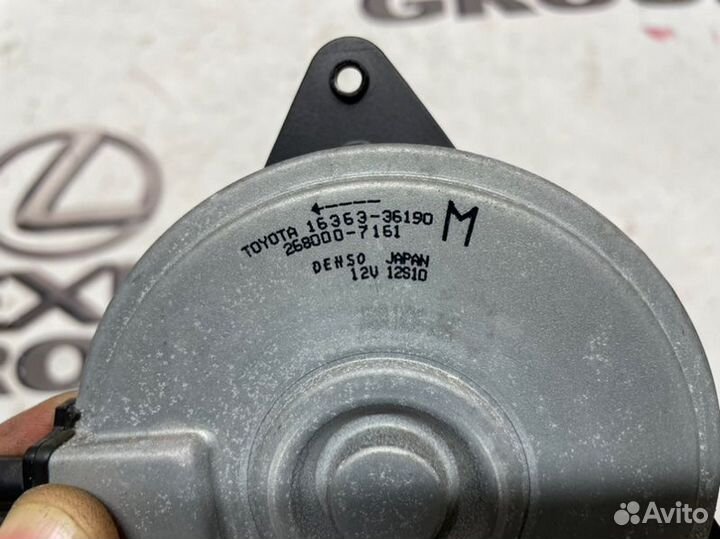 Мотор охлаждения радиаторов прав. Toyota RAV4