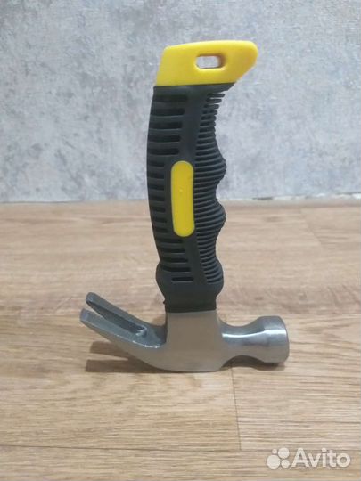 Молоток маленький, компактный, немного покоцанный