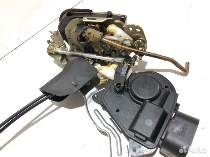 Замок боковой двери передний левый Toyota Vista