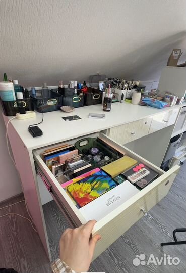 Стол для визажиста