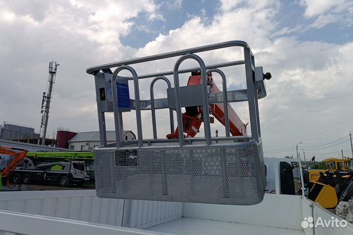 Isuzu Elf с КМУ, 2024