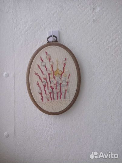 Вышивка в рамке