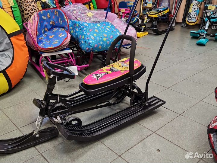 Снегокат с ручкой и колесами