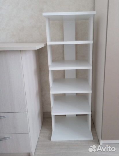 Полочки, стеллажи новые