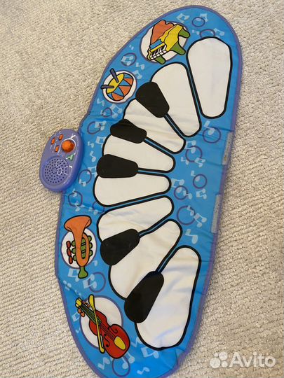 Развивающий коврик tiny love и игрушки пакетом