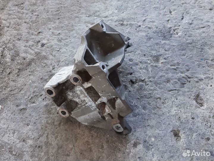 Кронштейн двигателя Ford Focus 1
