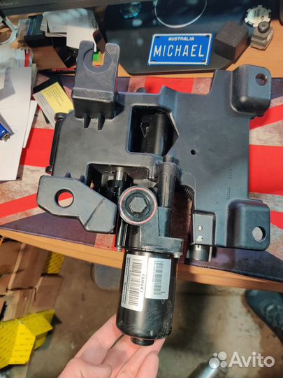 Кронштейн порога RH с мотором Range Rover L405 LWB