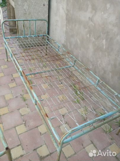 Железная кровать