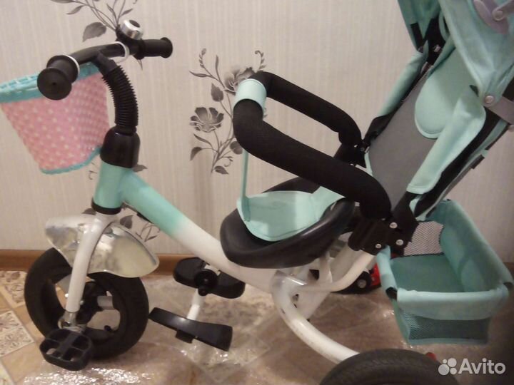Трехколесный велосипед с родительской ручкой