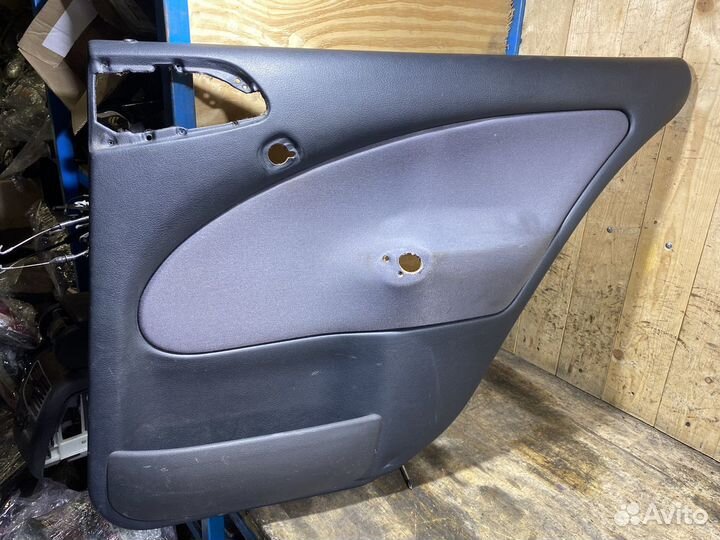 Обшивка задней правой двери Октавия Тур 79087