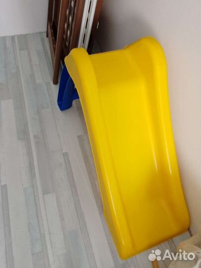 Детская горка и качели