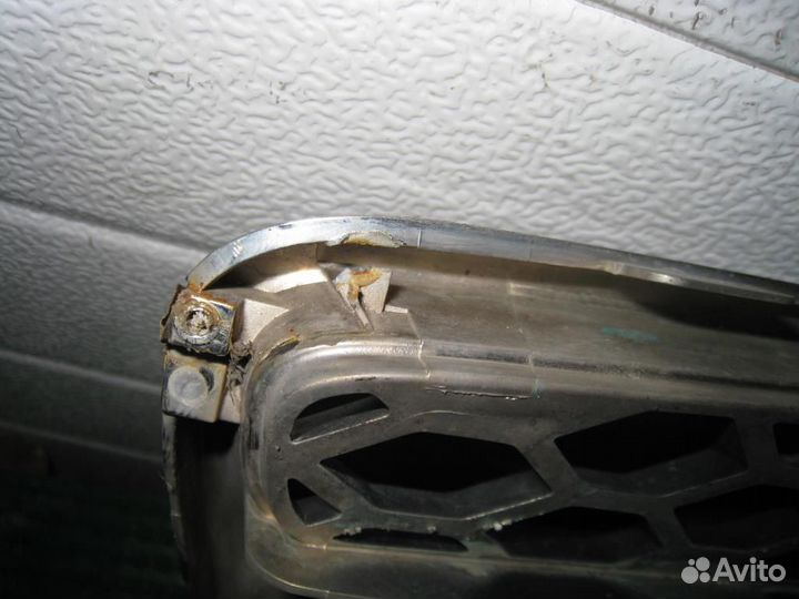 Решетка радиатора Hyundai Santa Fe 2 2006