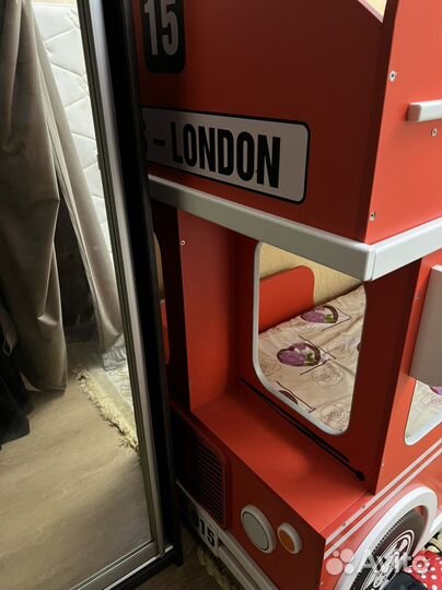 Двухъярусная кровать машина