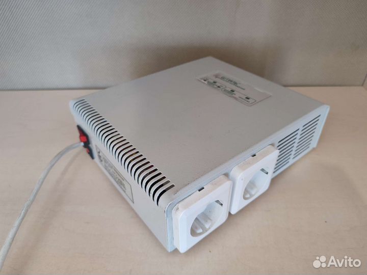 Стабилизатор напряжения 