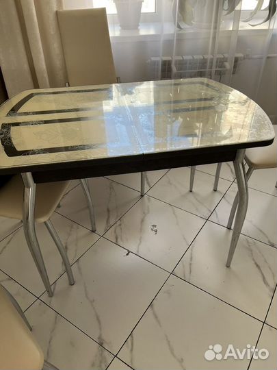 Кухонный стол стеклянный раздвижной