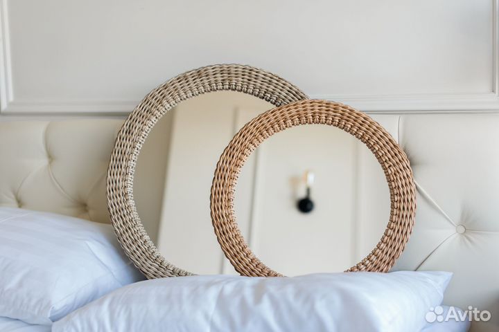 Зеркало в плетёной оправе