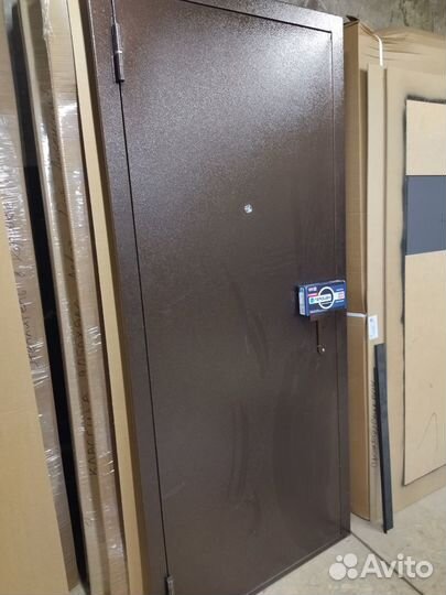 Дверь входная новая