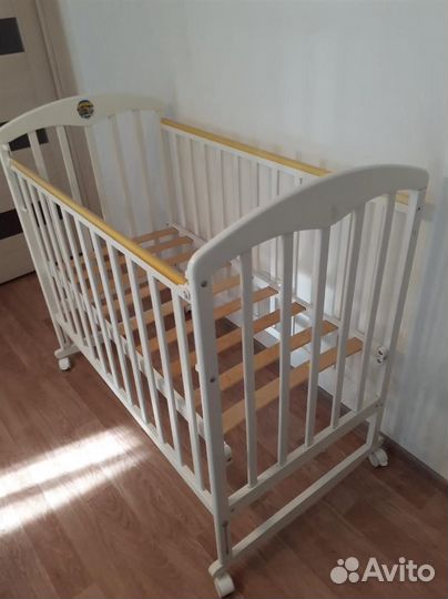Детская кроватка с матрасом и бортиками