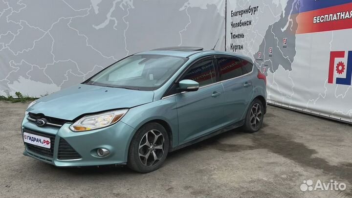 Кронштейн заднего бампера Ford Focus 3 BM51A17B861