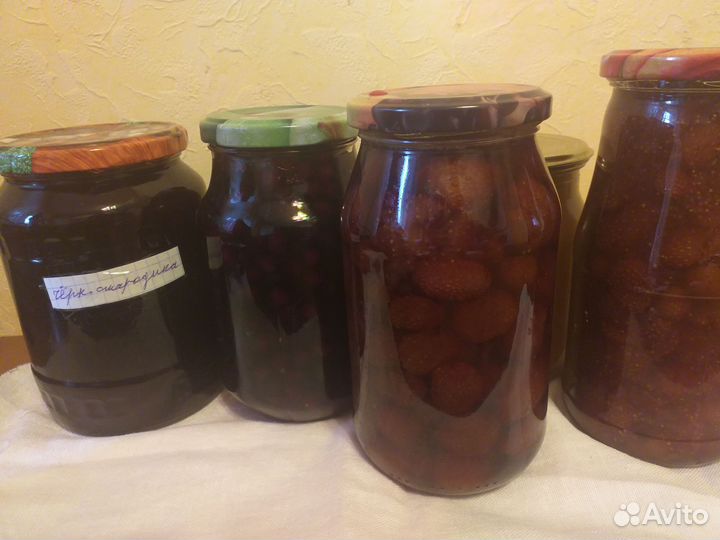 Варенье и мороженая черная смородина