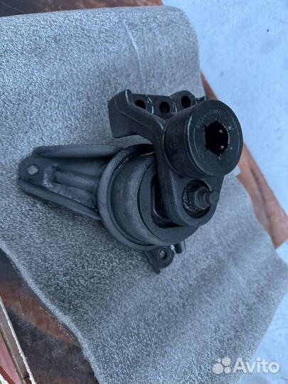 Опора двигателя правая Hyundai ix35