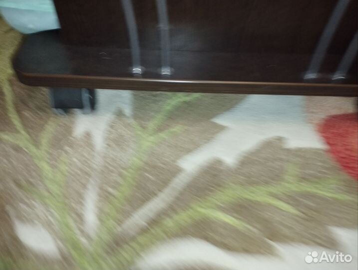 Журнальный столик на колесах бу