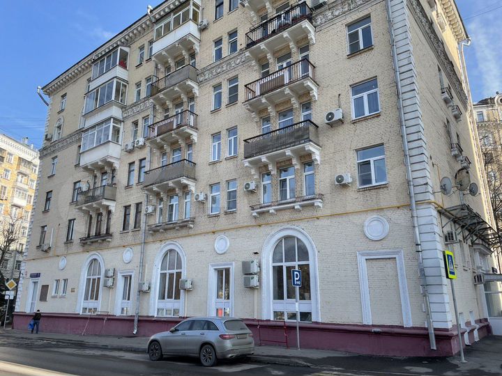 3-к. квартира, 90 м², 6/7 эт.