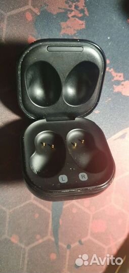 Buds sm-r180 кейс