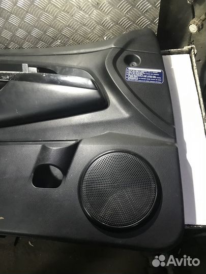 Обшивка двери передняя левая Ssang Yong Rexton 1