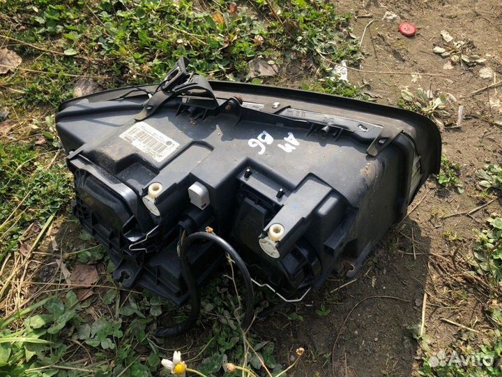 Фара передняя левая Audi A4 B6 2003