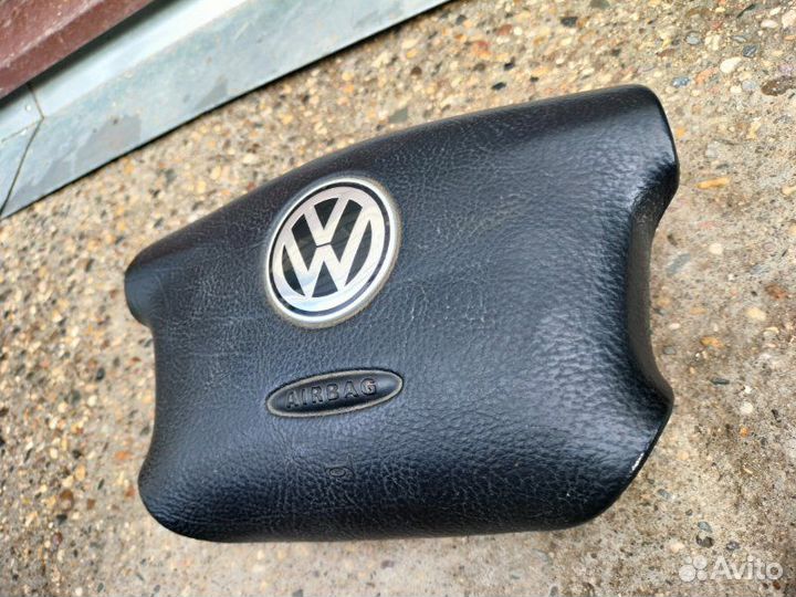 Подушка безопасности в руль Volkswagen Golf 4