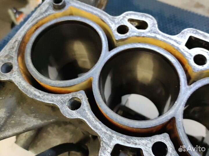 Блок двигателя Nissan March k11 CG10