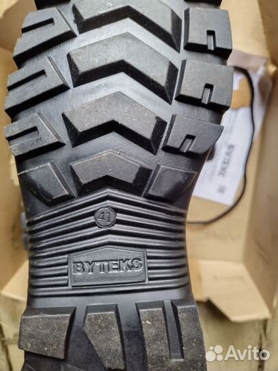 Ботинки с высоким берцы