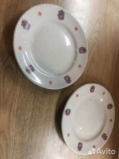 Две тарелки. Красный фарфорист. Р.Ф.Т. Ст. Чудово