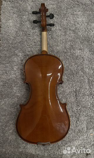 Скрипка, подбородник, смычок, чехол для скрипки