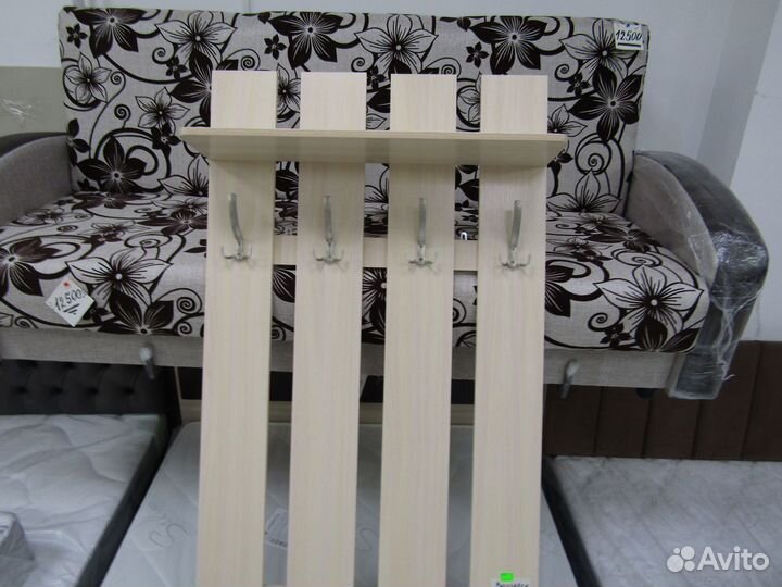 Вешалка настенная в прихожую