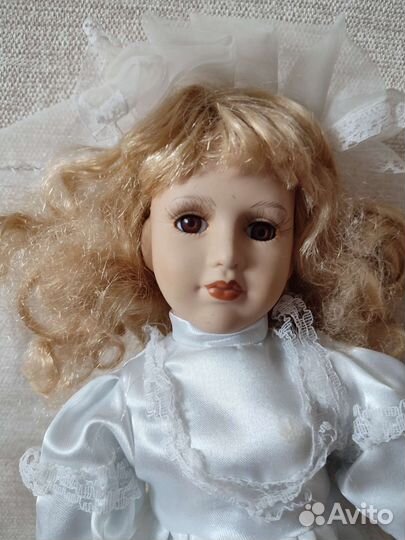 Кукла фарфоровая 40 см