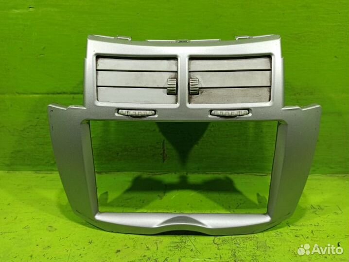 Рамка магнитолы Toyota Yaris XP90 1KR 2008