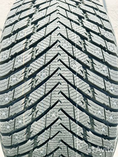 Grenlander Icedefensor Stud II 315/35 R21 96T