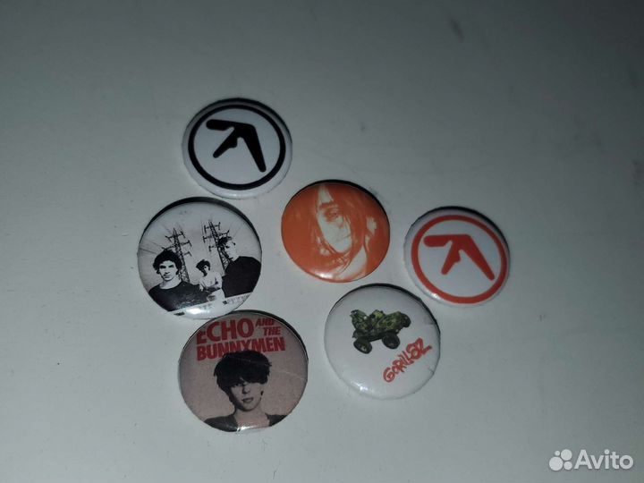 Значки на бронь