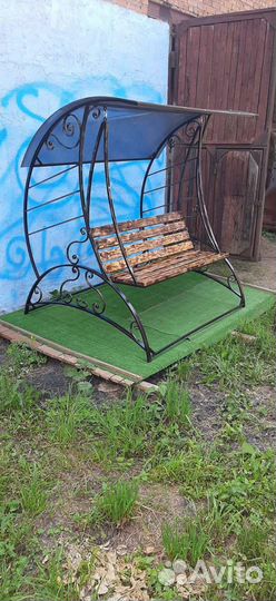 Качели с элементами ковки