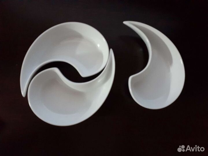 Продам менажницу на деревянной подставке