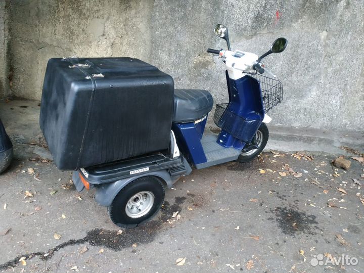 Скутер honda guro up