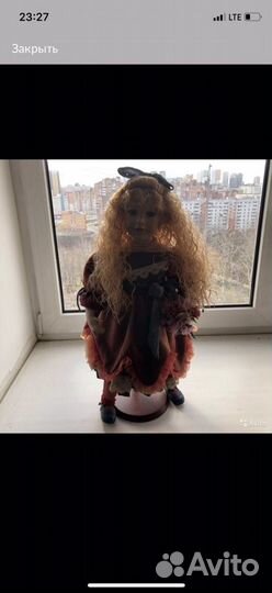 Кукла фарфоровая