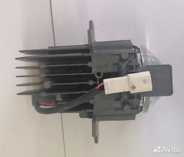 Линза фары Nissan Serena C27 2016-2021