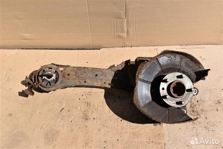 Кулак задний правый Ford Mondeo 4 поколение qxba