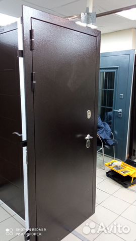 Дверь с терморазрывом и зеркалом