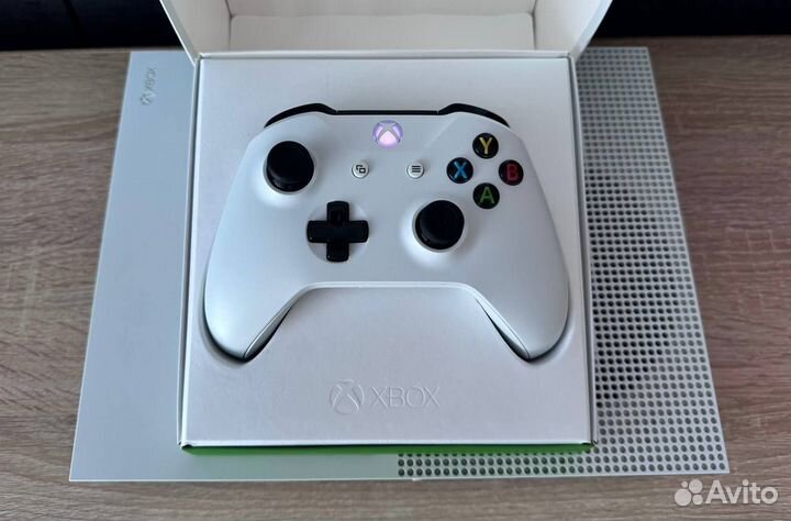 Xbox One S (1Tb) + игры